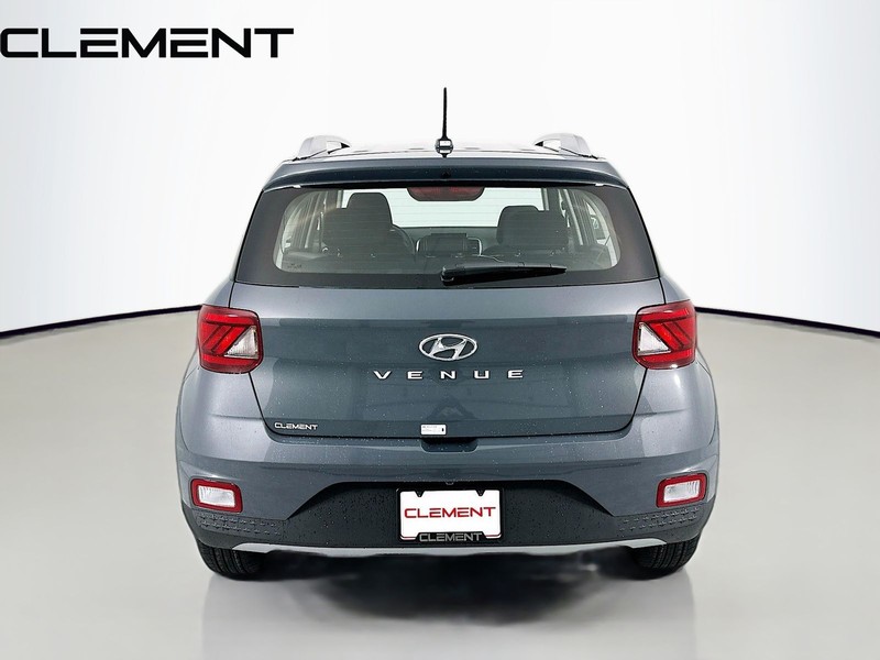 Hyundai Venue Vehicle Full-screen Gallery Image 8