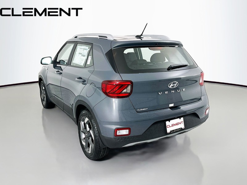 Hyundai Venue Vehicle Full-screen Gallery Image 10