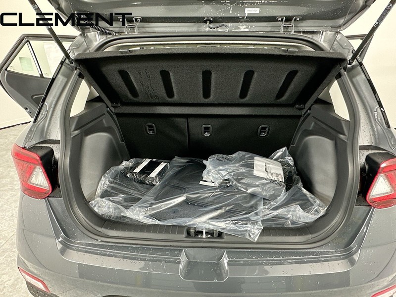 Hyundai Venue Vehicle Full-screen Gallery Image 11