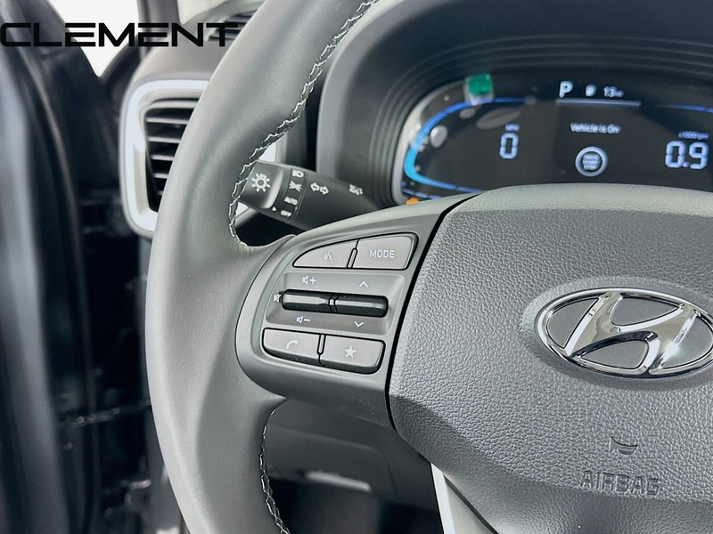 Hyundai Venue Vehicle Full-screen Gallery Image 15