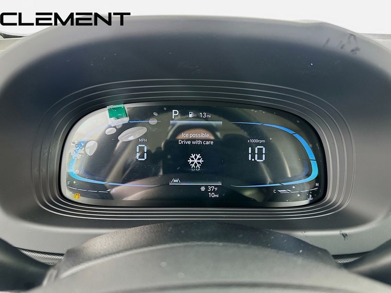 Hyundai Venue Vehicle Full-screen Gallery Image 18
