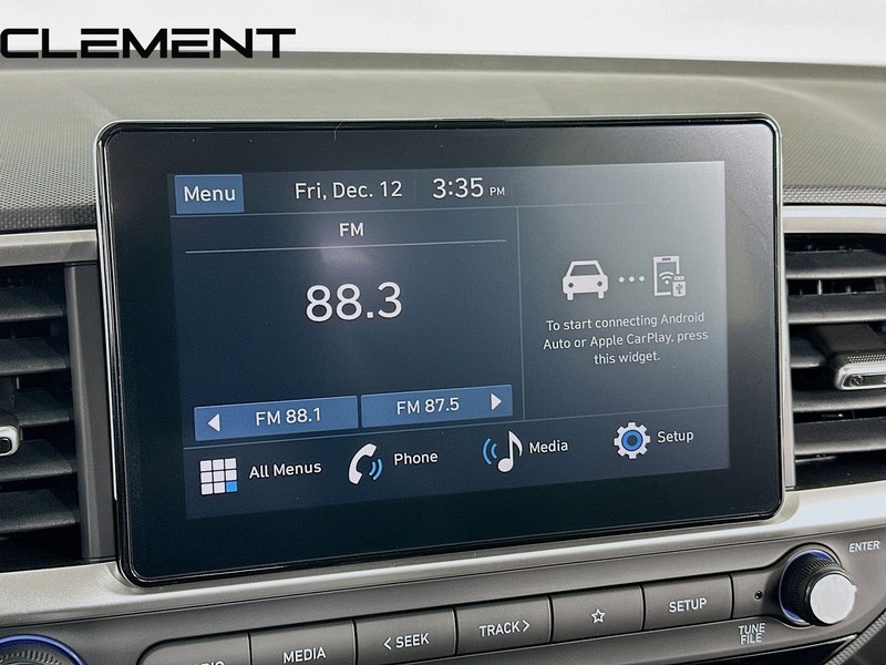 Hyundai Venue Vehicle Full-screen Gallery Image 19