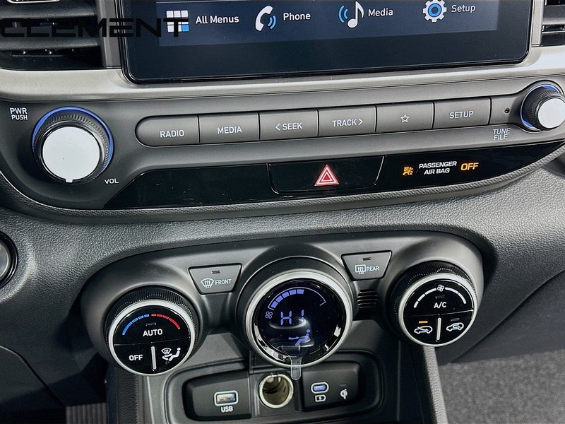 Hyundai Venue Vehicle Full-screen Gallery Image 22