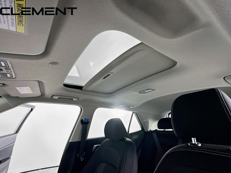 Hyundai Venue Vehicle Full-screen Gallery Image 24