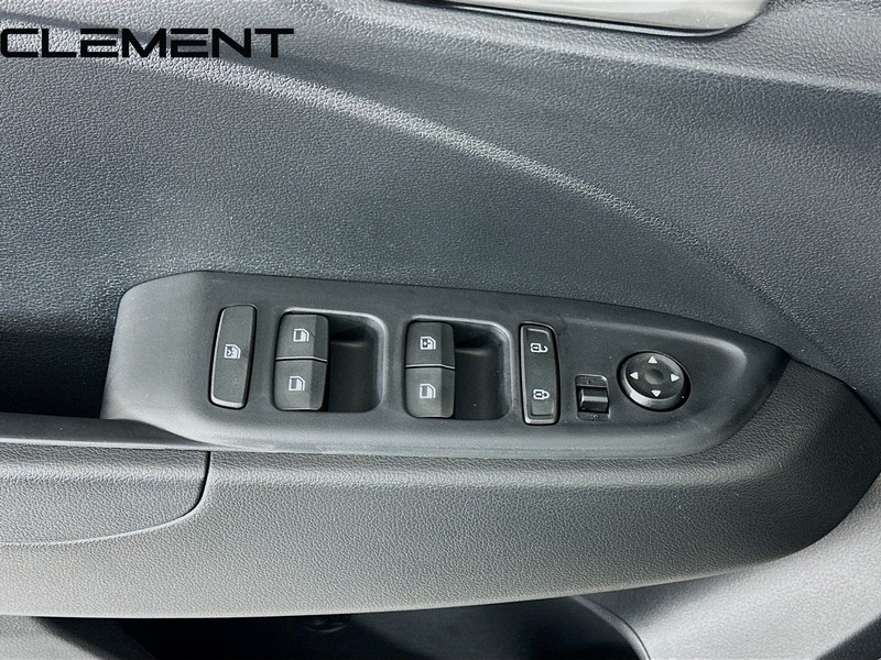 Hyundai Venue Vehicle Full-screen Gallery Image 25
