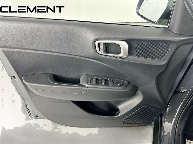 Hyundai Venue Vehicle Full-screen Gallery Image 27
