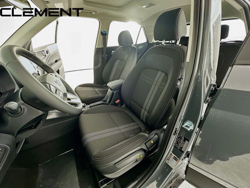 Hyundai Venue Vehicle Full-screen Gallery Image 29