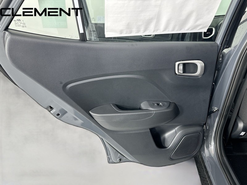 Hyundai Venue Vehicle Full-screen Gallery Image 30