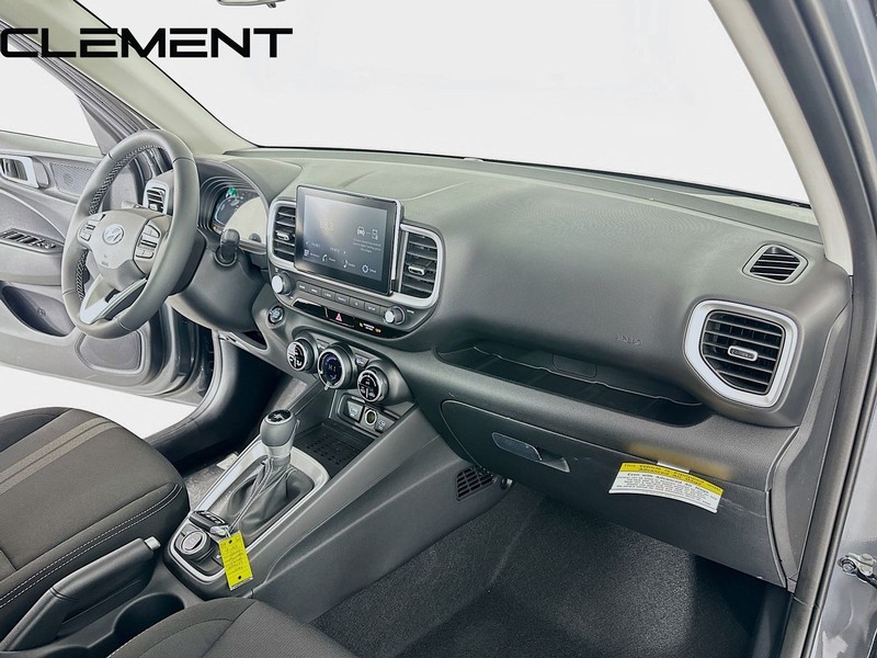 Hyundai Venue Vehicle Full-screen Gallery Image 34