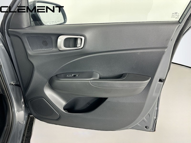 Hyundai Venue Vehicle Full-screen Gallery Image 35