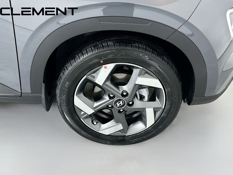 Hyundai Venue Vehicle Full-screen Gallery Image 36