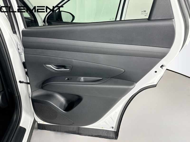 Hyundai Tucson Vehicle Full-screen Gallery Image 30