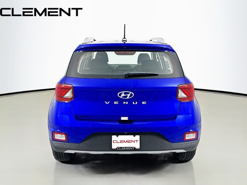 Hyundai Venue Vehicle Full-screen Gallery Image 8