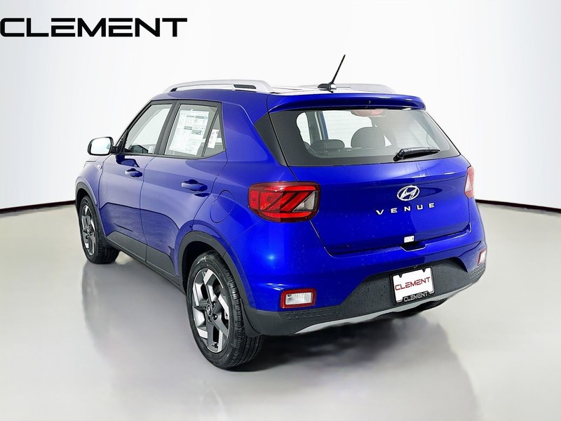 Hyundai Venue Vehicle Full-screen Gallery Image 10