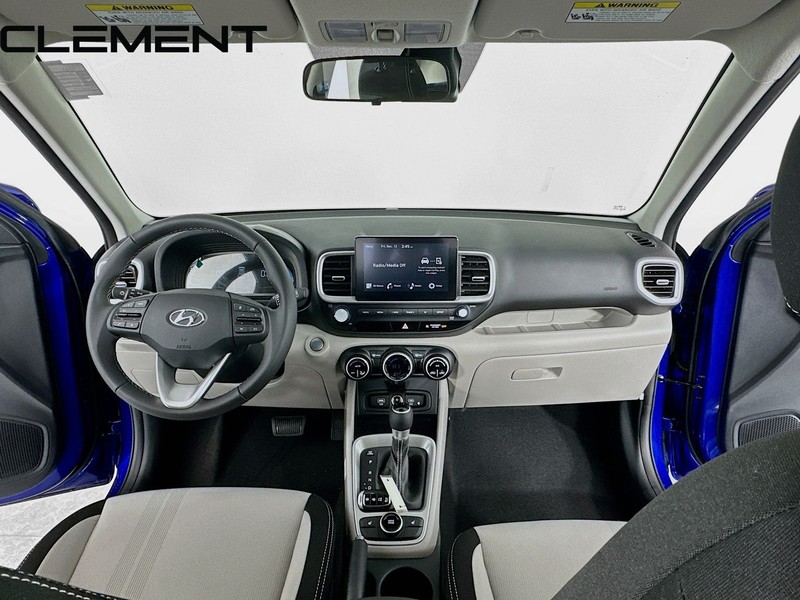 Hyundai Venue Vehicle Full-screen Gallery Image 12
