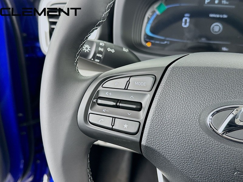 Hyundai Venue Vehicle Full-screen Gallery Image 15