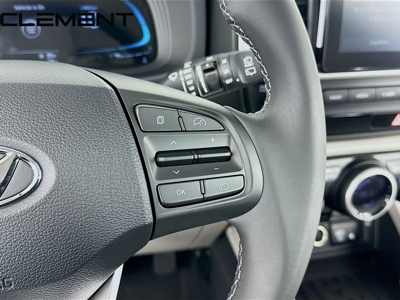 Hyundai Venue Vehicle Full-screen Gallery Image 17