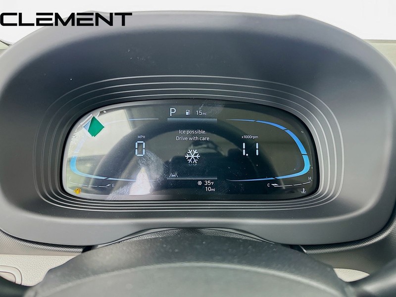 Hyundai Venue Vehicle Full-screen Gallery Image 18
