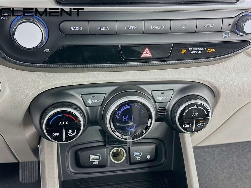 Hyundai Venue Vehicle Full-screen Gallery Image 22
