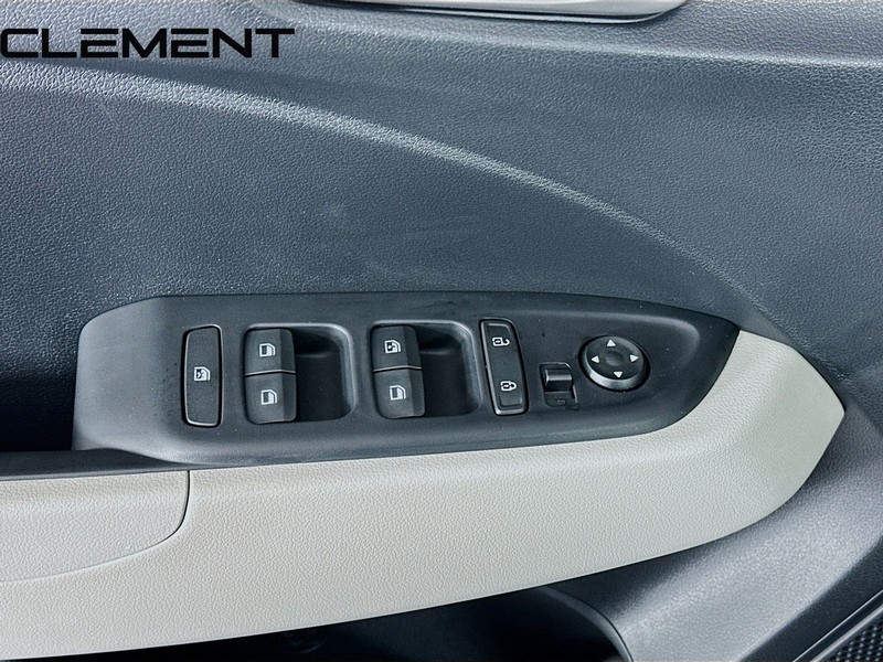 Hyundai Venue Vehicle Full-screen Gallery Image 27