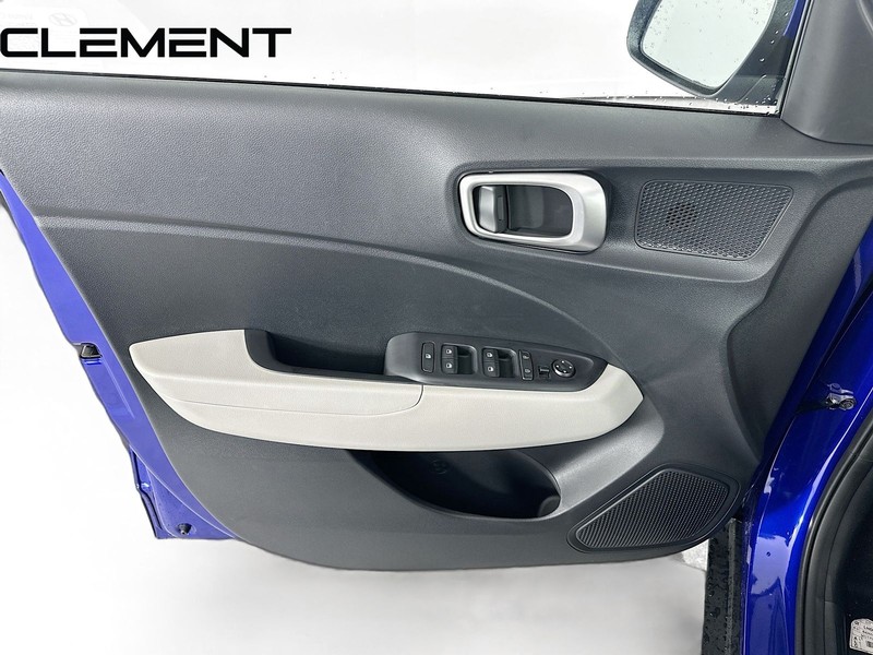 Hyundai Venue Vehicle Full-screen Gallery Image 28