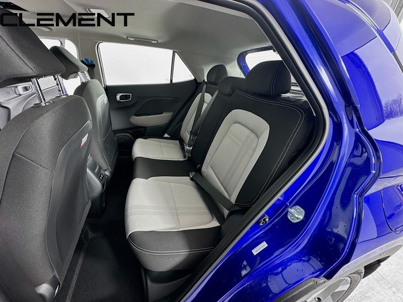 Hyundai Venue Vehicle Full-screen Gallery Image 33