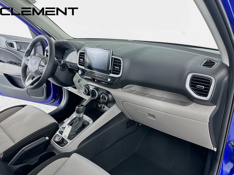 Hyundai Venue Vehicle Full-screen Gallery Image 35