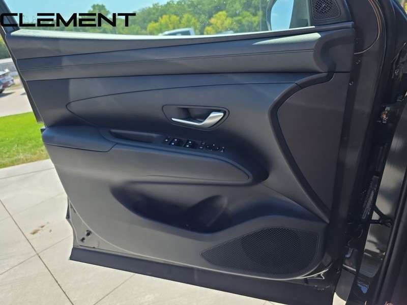 Hyundai Tucson Vehicle Full-screen Gallery Image 29
