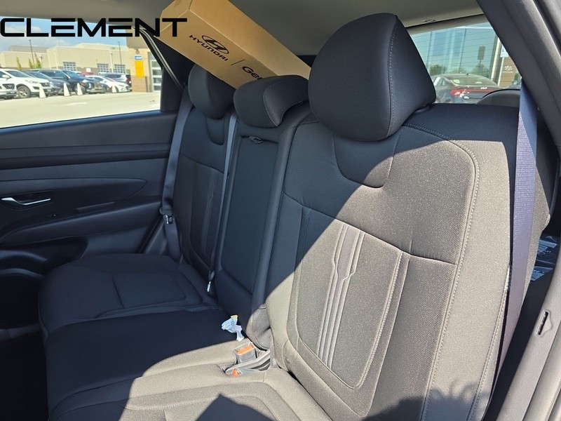 Hyundai Tucson Vehicle Full-screen Gallery Image 35