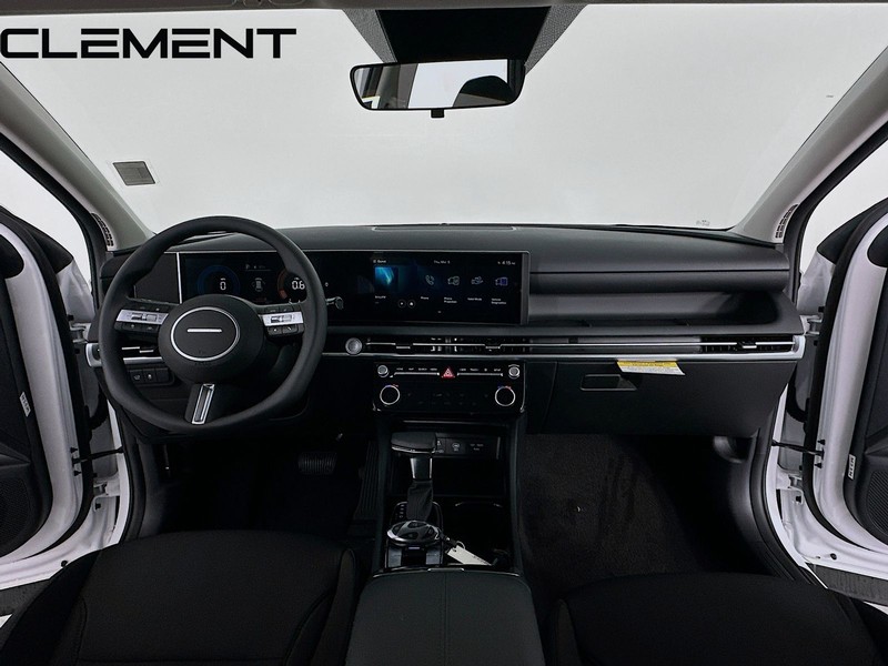 Hyundai Tucson Vehicle Full-screen Gallery Image 12