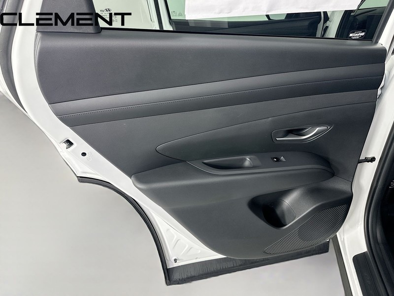 Hyundai Tucson Vehicle Full-screen Gallery Image 30