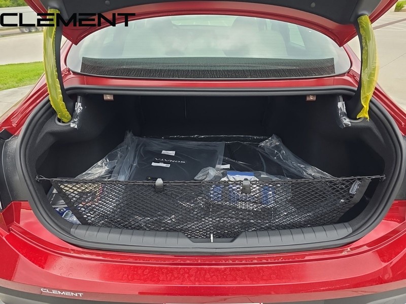 Hyundai Sonata Vehicle Full-screen Gallery Image 12