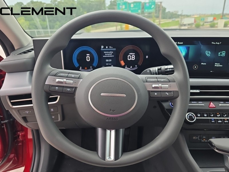 Hyundai Sonata Vehicle Full-screen Gallery Image 15