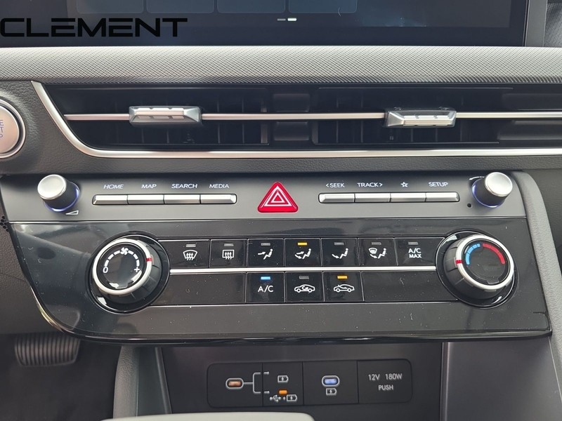 Hyundai Sonata Vehicle Full-screen Gallery Image 22