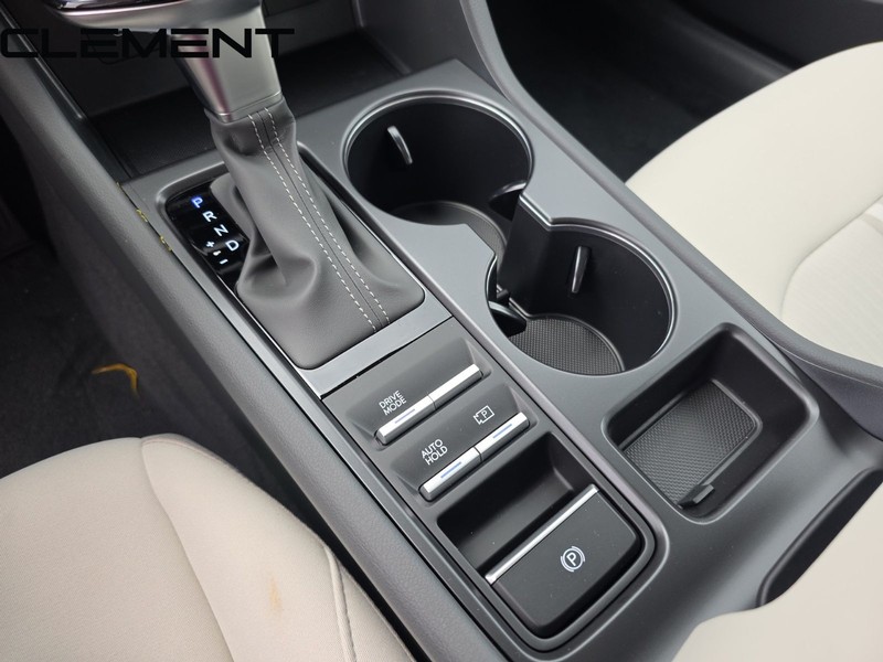 Hyundai Sonata Vehicle Full-screen Gallery Image 23