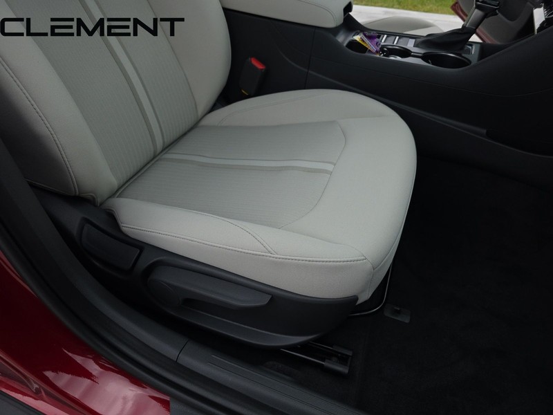 Hyundai Sonata Vehicle Full-screen Gallery Image 34
