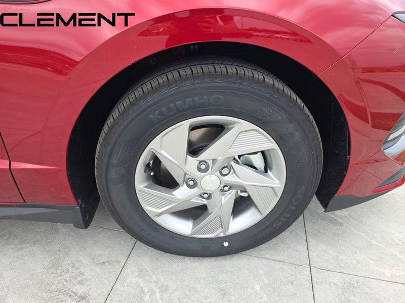 Hyundai Sonata Vehicle Full-screen Gallery Image 37