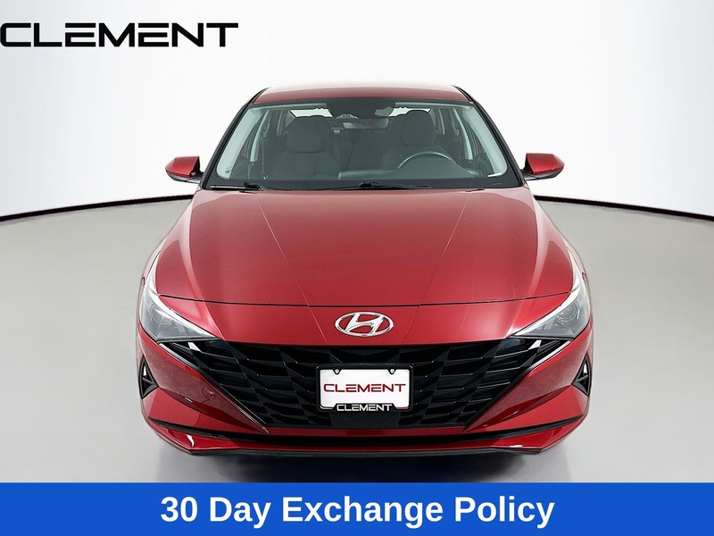 Hyundai Elantra Vehicle Full-screen Gallery Image 3
