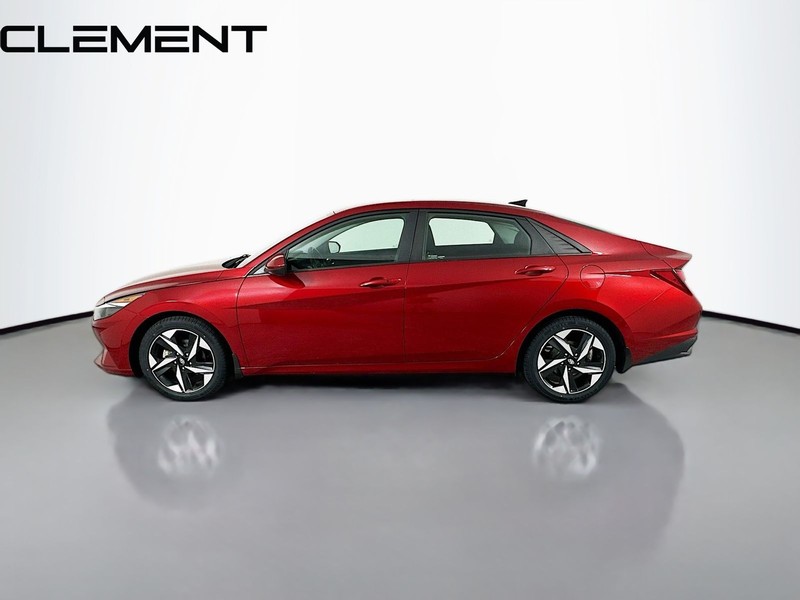 Hyundai Elantra Vehicle Full-screen Gallery Image 6