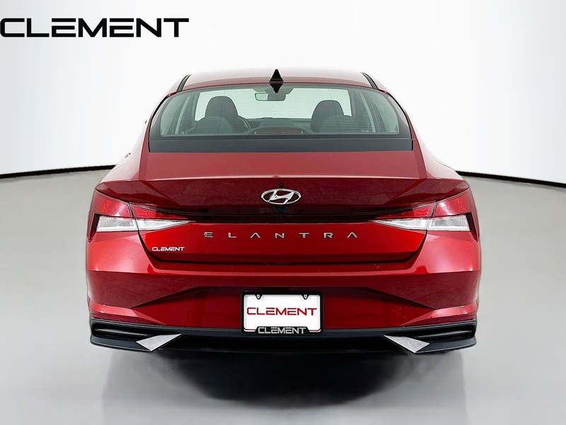 Hyundai Elantra Vehicle Full-screen Gallery Image 8