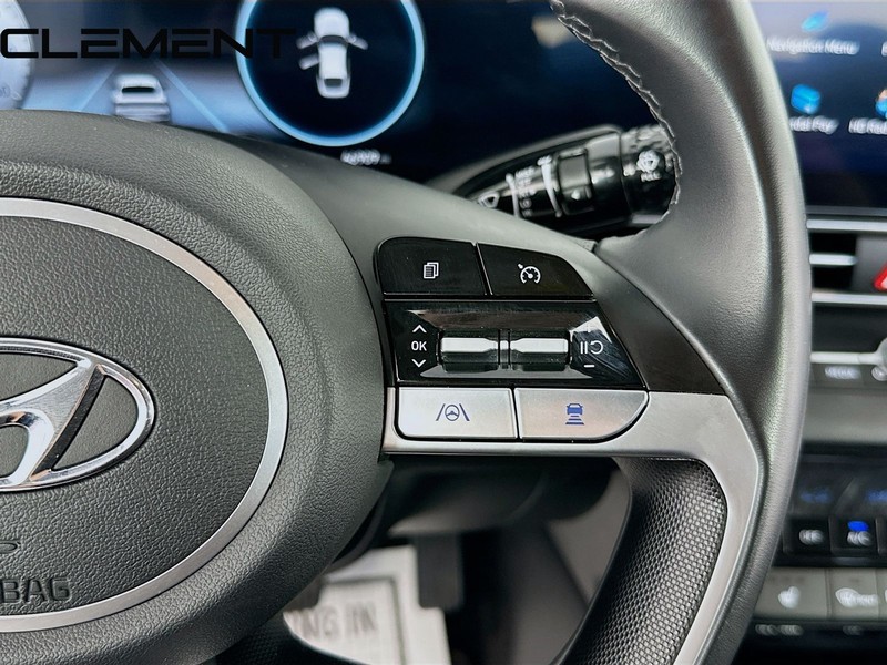 Hyundai Elantra Vehicle Full-screen Gallery Image 17