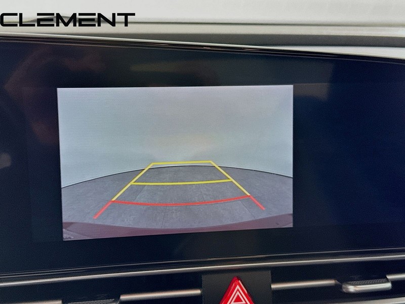 Hyundai Elantra Vehicle Full-screen Gallery Image 20