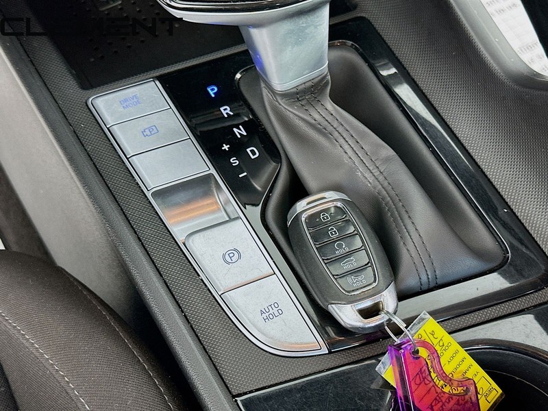 Hyundai Elantra Vehicle Full-screen Gallery Image 24