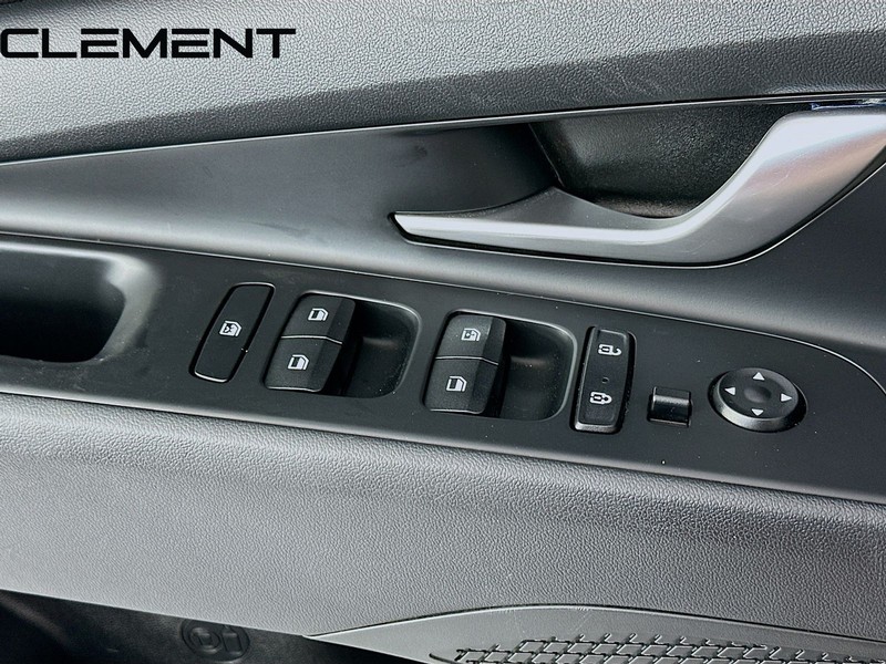 Hyundai Elantra Vehicle Full-screen Gallery Image 25