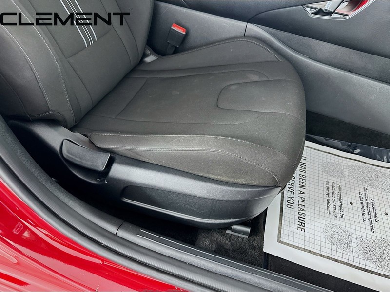 Hyundai Elantra Vehicle Full-screen Gallery Image 34