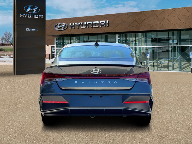Hyundai Elantra Vehicle Full-screen Gallery Image 6