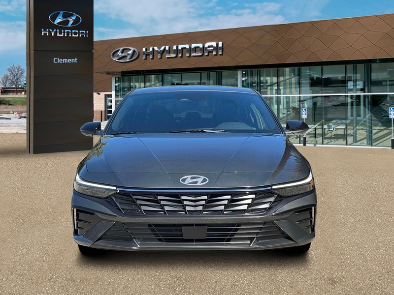 Hyundai Elantra Vehicle Full-screen Gallery Image 12
