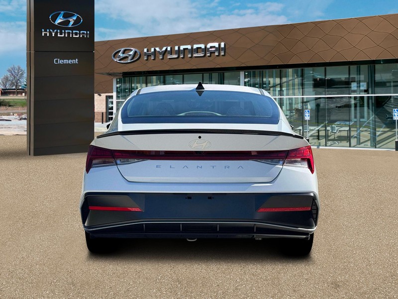 Hyundai Elantra Vehicle Full-screen Gallery Image 6