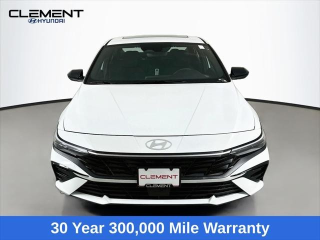 Hyundai Elantra Vehicle Full-screen Gallery Image 2