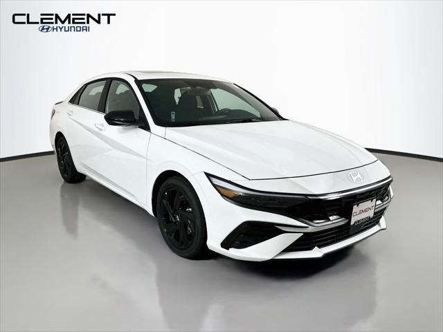 Hyundai Elantra Vehicle Full-screen Gallery Image 3